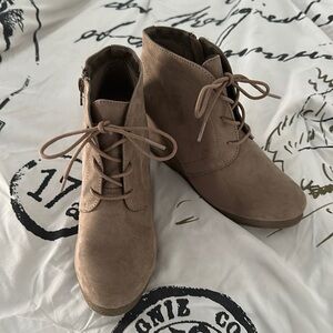 New brown Merona booties size 8